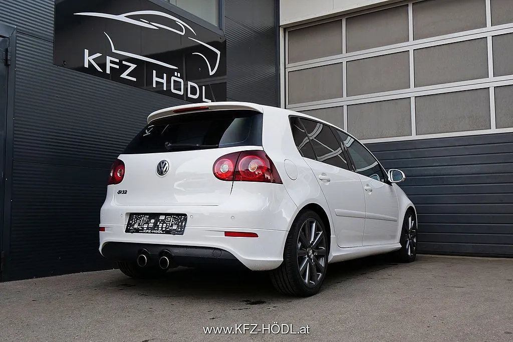 Volkswagen Golf R32 4MOTION DSG Image 2